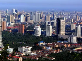 „Lixia, Jinan, Shandong, China“ von 济南视角, lizenziert unter CC BY-SA 3.0 Unported.