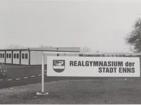Das Realgymnasium der Stadt Enns um das Jahr 2000