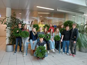 7A mit fertigen Kränzen