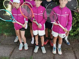 hinten (v.l.): Johanna Nösslböck (2A), Amelie Losbichler (4A), Florian Riedl (3E), Fabian Atteneder (4B), vorne (v.l.): Katja Wolfinger (1B), Felix Oliva (1D), Xaver Freinthaler (1D)