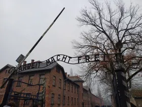 Eingangstor zum ehemaligen KZ Auschwitz