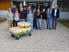 Lieferung der Apfelsaftboxen