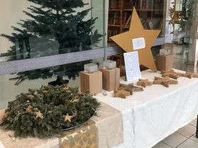Adventkalender und Adventkranz