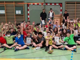 Alle SpielerInnen und SchiedsrichterInnen