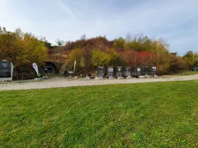 Areal vor dem Eingang zur ehemaligen Stollenanlage