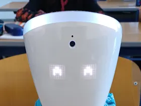 Der Avatar streamt den Unterricht nach Hause