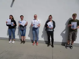 Coronagruppe 1 bei der Überreichung