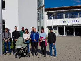 Treffpunkt vor der Schule