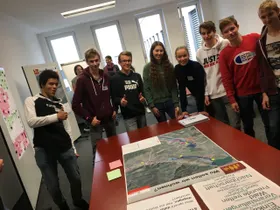 Die SchülerInnen bei einem Workshop