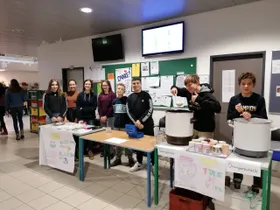 Punsch- und Keksstand am Elternsprechtag