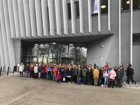 1A, 1B, 1C, 1D vor der Anton Bruckner Privatuniversität