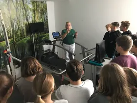 Therapieraum mit Laufbändern