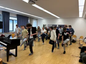 Auf geht's, Burschen und Madln!