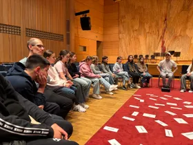 Einführung in das bevorstehende Musikstück