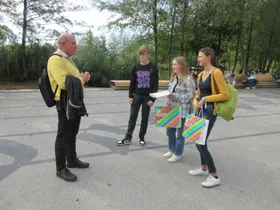 Im Gespräch über das gesammelte Info-Material und die gewonnenen Eindrücke