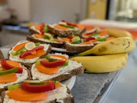 Gesunde Jause vom Buffet