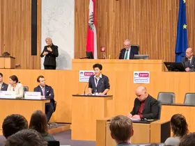 Rede im Parlament