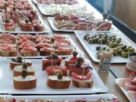 Tapas y gazpacho