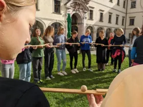 Von Kugeln, die ihre Bahn verlassen, aber im Kreis rollen sollen