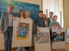 Die drei Preisträger*innen des b[r]g Enns