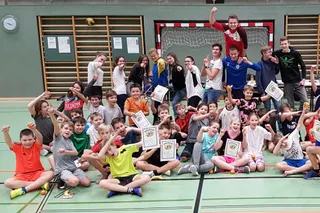 "Ball über die Schnur"-Turnier der 1. Klassen