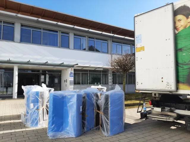 Die Schule wird bunter – die neuen Sitzmöbel sind da!