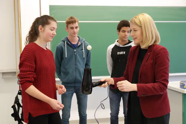 Präsidentin der Bildungsdirektion besucht unsere Schule