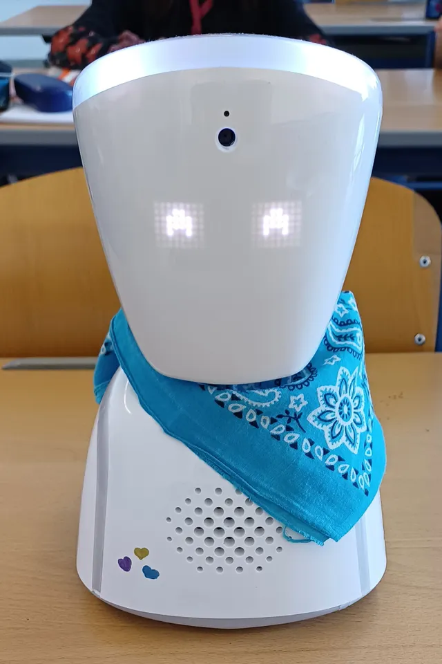 Teleavatar - Wie ein Roboter am b[r]g Enns eine Schülerin beim Fernunterricht unterstützt