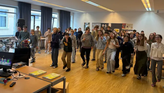 „Bewegte Pause“ im Musiksaal
