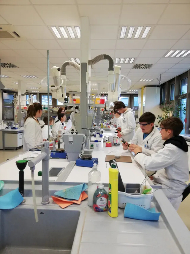 OPEN LAB - JKU LINZ / Das Labyrinth der Stoffeigenschaften